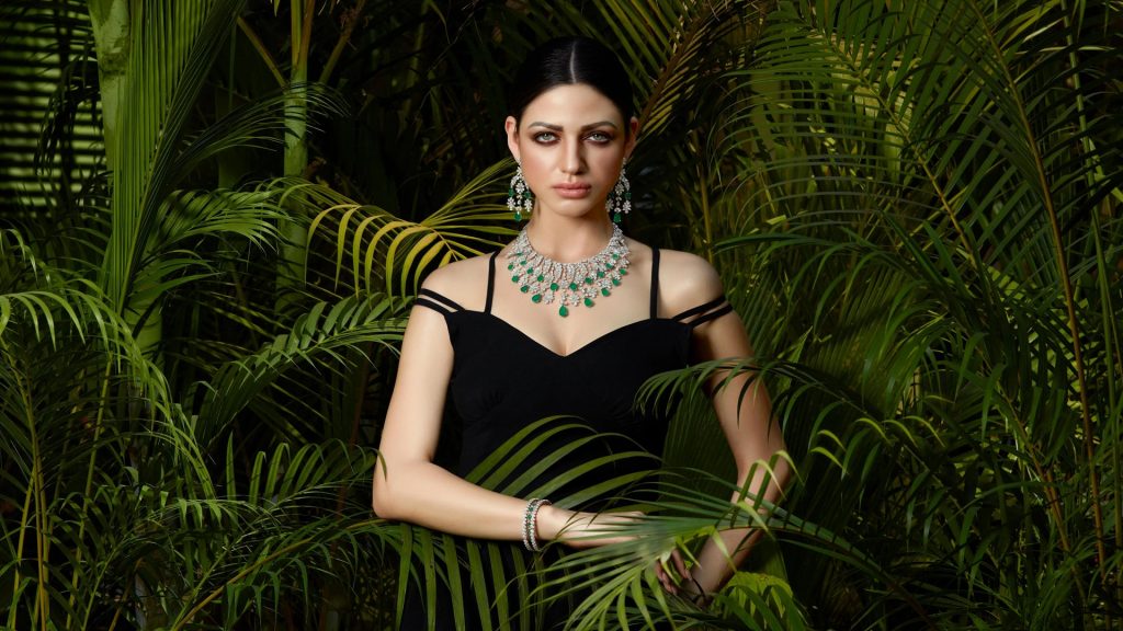 Buy Diamond Necklace Online in India